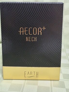 Neck Skincare Tool in Black and Gold